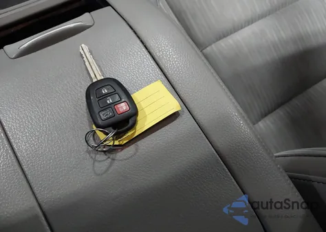 2019 Toyota Highlander Le Plus z USA, uszkodzony, nr VIN 5TDBZRFHXKS926518